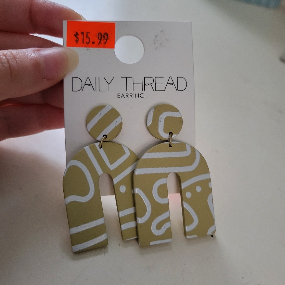 NWT Daily Threads Acrylic Earrings
